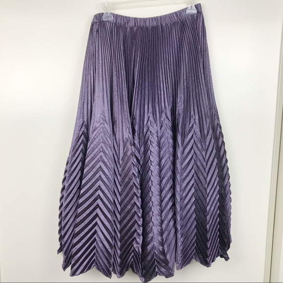 Unbranded Dresses & Skirts - Pleated Chevron Skirt M